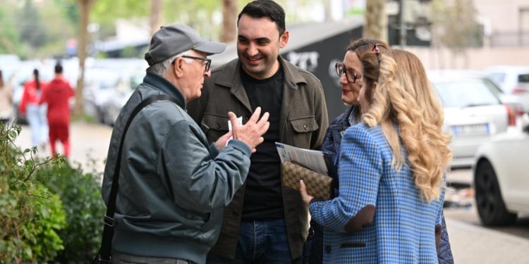 Belind Këlliçi takon qytetarët në Degën 9: Ulëritëse, pensionistët jetojnë me pensione mizerabël