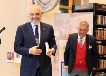 Thellohet skandali/ Media austriake: Ambasadori i Ramës fshehu në ambasadë kunatën e tij që kërkohet nga SPAK për dosjen Toyota Yaris