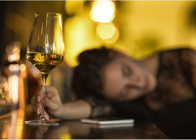 Ja pse gratë nuk duhet të konsumojnë alkool