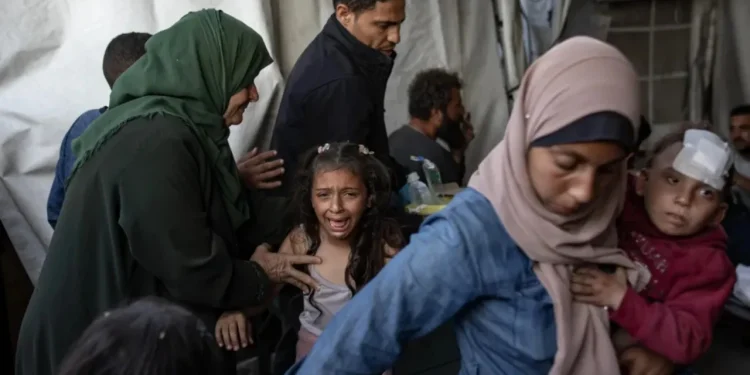 Sulmi ajror izraelit/ Shkatërrohet shkolla në Gaza, vriten 27 persona, mes tyre gra e fëmijë