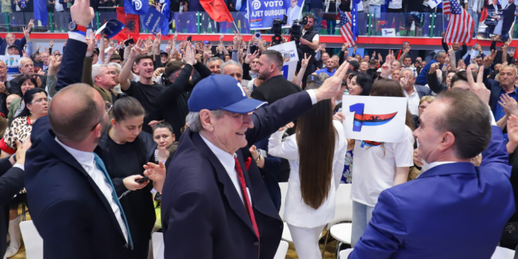 ‘T’i shporrim më 11 maj’/ Bardhi: PS ka sjellë bandën e drejtorëve, Bela Lubia ka ardhur të grabisë Fierin