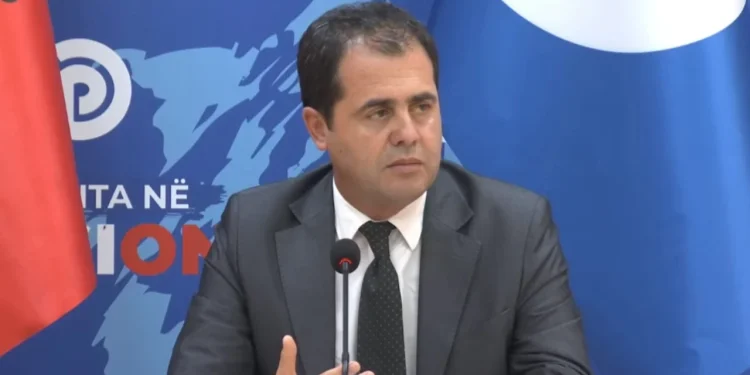 Mitingu entuziast/ Bylykbashi: Durrësi foli qartë – është gati për Shqipërinë Madhështore