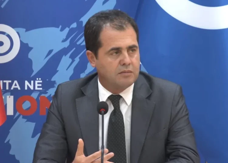 Mitingu entuziast/ Bylykbashi: Durrësi foli qartë – është gati për Shqipërinë Madhështore