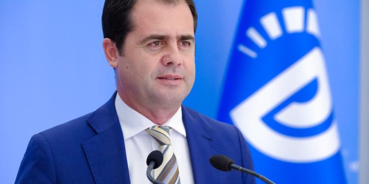 ‘Edi Rama dhe këneta e tij e krimit, nuk janë alternativë’, Bylykbashi: Sot nisim rrugëtimin për ‘Shqipërinë Madhështore’