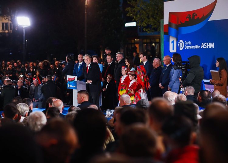 “Gjobat e vendosura do të falen të gjitha më 12 maj!”/ Berisha në Lezhë: Biznesit do t’i përgjysmojmë barrën fiskale