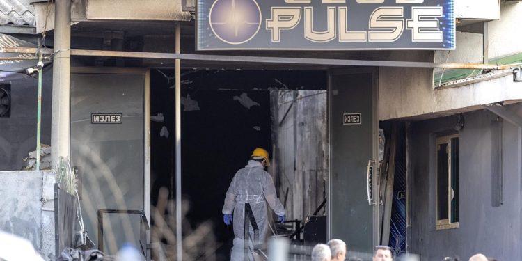 Vdes edhe një i lënduar nga zjarri në diskotekën në Koçan, numri i viktimave shkon në 62