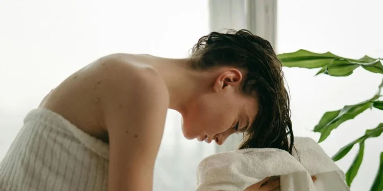 Gabimi më i zakonshëm që bëjmë kur lajmë flokët