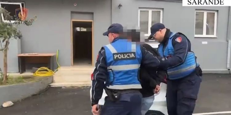 Plagosi gruan me thikë, 55-vjeçari kapet në tentativë për t’u arratisur/ EMRI