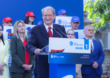 Berisha: Të gjithë në qeveri po hanë gjithë ditën dardha me Ramën dhe po vjedhin gjithë ditën qytetarin