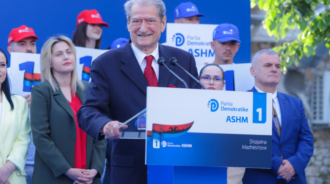 Berisha: Të gjithë në qeveri po hanë gjithë ditën dardha me Ramën dhe po vjedhin gjithë ditën qytetarin