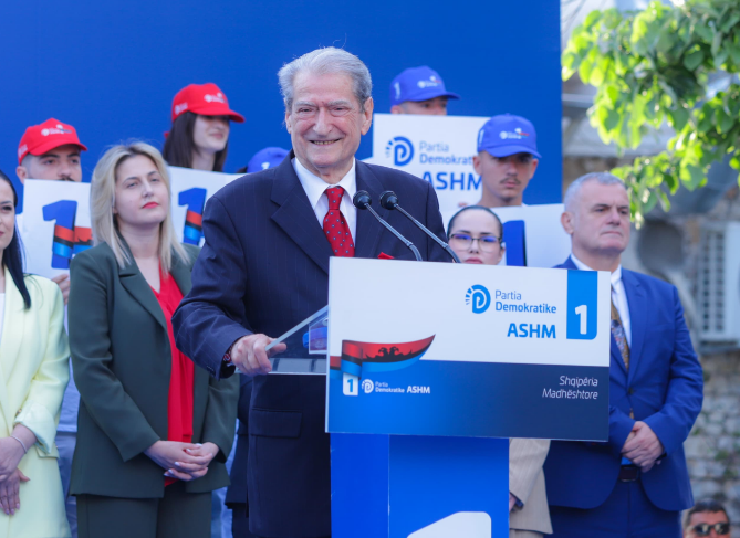 Berisha: Të gjithë në qeveri po hanë gjithë ditën dardha me Ramën dhe po vjedhin gjithë ditën qytetarin