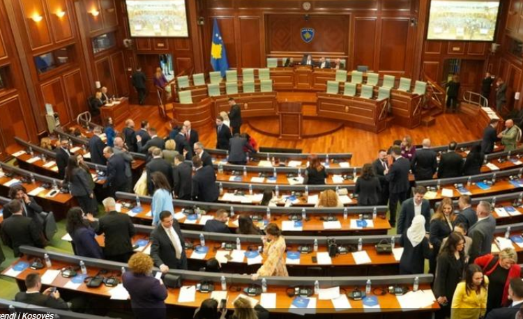 Dështon sërish seanca konstituive në Kosovë, Vetëvendosje kërkon marrëveshje politike