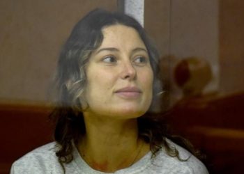 U arrestua se dhuroi para për Ukrainën, Moska liron gruan ruso-amerikane