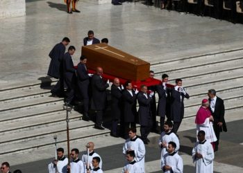 Lamtumirë Papa Françesku!