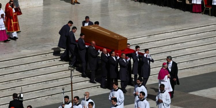 Lamtumirë Papa Françesku!