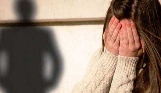 Ngacmonte seksualisht nxënëset 13-14 vjeçe, arrestohet një mësues në Prrenjas