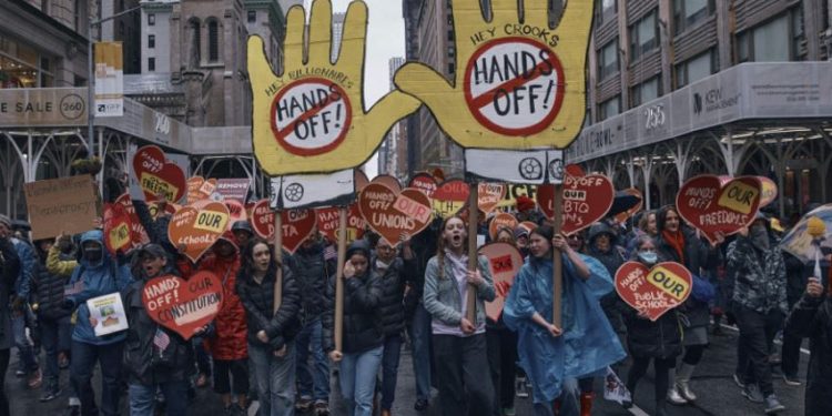 “Duart larg”/ Protestuesit anti-Trump mblidhen në qytetet anembanë SHBA-ve