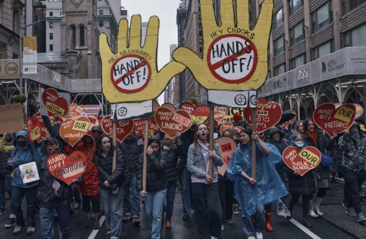 “Duart larg”/ Protestuesit anti-Trump mblidhen në qytetet anembanë SHBA-ve