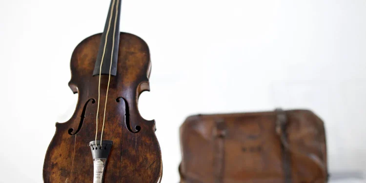 Violina e “Titanik” del në ankand, vlerësohet të shitet deri në 60,000 paund