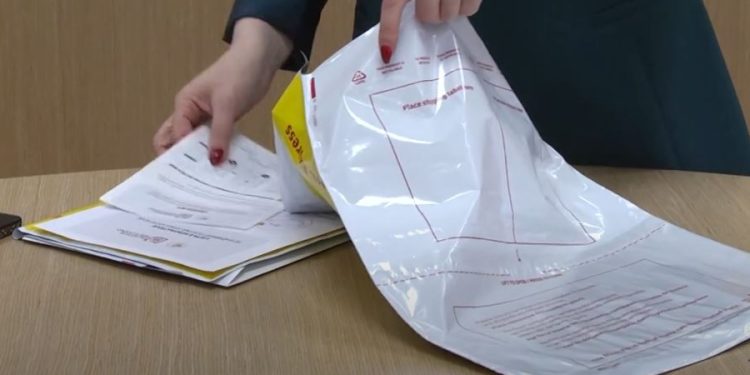 Diaspora shqiptare voton për herë të parë, sot nisen zarfet me fletët e votimit