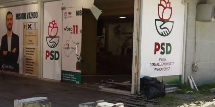 Thyen xhamat e Zyrës së Tom Doshit në Tiranë, gjenden dy plumba