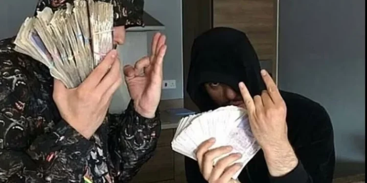 Metodat e reja/ Si ‘Çunat e Londrës’ sjellin dhe investojnë paratë e drogës në Shqipëri