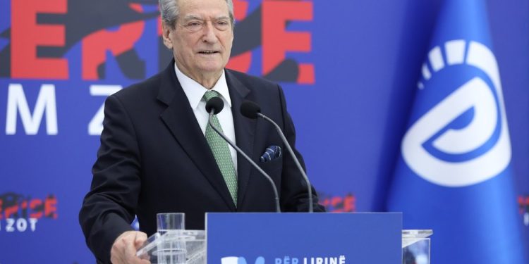 SHBA rrëzon non-gratën e Berishës/ PD: Përshëndesim qëndrimin e DASH! E drejta vonoi, por u kthye në vend