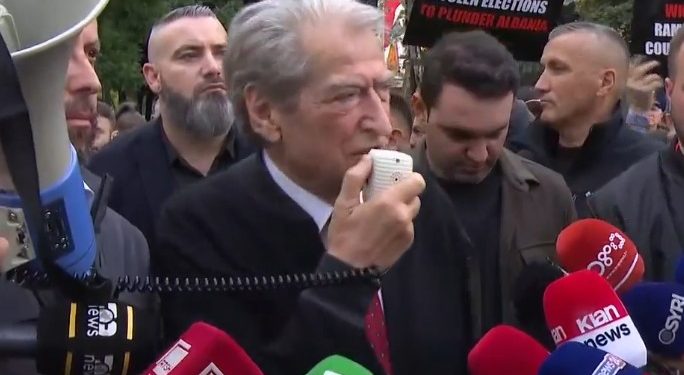 Berisha: Rama nuk ka të ardhme, priti liderët e BE-së si “hajdut zgjedhjesh”