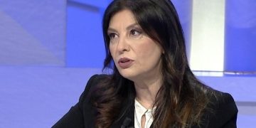 Zarfet nga Greqia dorazi në KQZ! PD kërkon audit, për 3 ditë u dorëzuan 20 mijë vota, kaq nuk erdhën për 3 javë