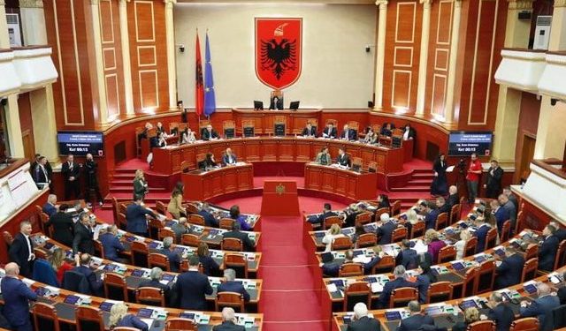 Sot seanca e parë plenare në Kuvend pas zgjedhjeve! Opozita me fokus te “faktet” për 11 majin, PS mbledh grupin parlamentar