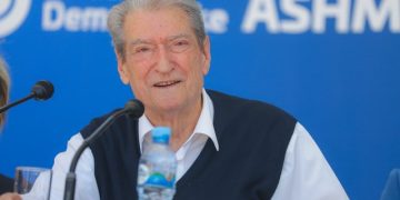 ‘Grumbulluesit nuk do lejohen të kenë monopolin mbi çmimet!’/ Berisha në Dimal: Nafta fermerëve do u shitet me koston e saj!