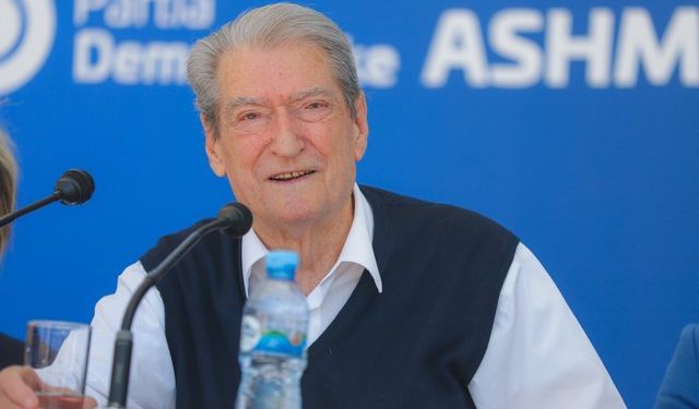 ‘Grumbulluesit nuk do lejohen të kenë monopolin mbi çmimet!’/ Berisha në Dimal: Nafta fermerëve do u shitet me koston e saj!