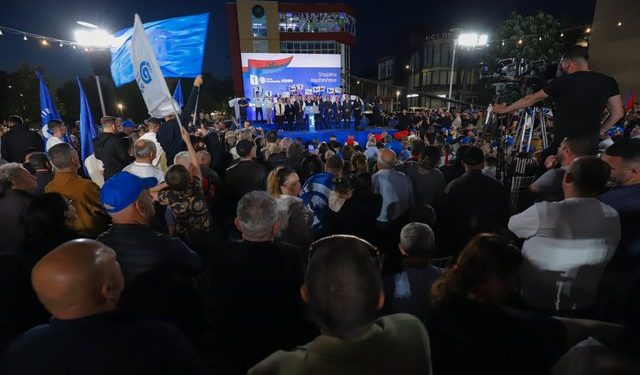 Berisha në Kurbin: Brenda një viti do mbyllim të gjitha plagët e tërmetit! Majlinda Carën do e dërgojmë tek Erion Veliaj