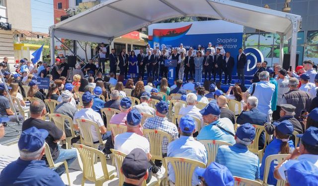 “Lamborghini i Noizyt nuk është rroga dhe pensione”! Berisha: Edhe Kamala mori të gjithë Hollivudin me vete, po përfundoi atje ku e meritonte