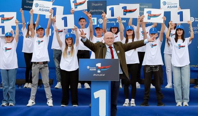 Këshilltari i LaCivita në takimin e PD-së në Berat: Socialistët këtu po përdorin të njëjtat marifete si në SHBA! Berisha nuk do të ndalojë së luftuari