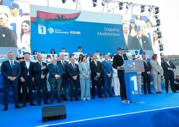 Berisha uron Papën e sapozgjedhur: Le t’i urojmë ne sukseset më të mëdha në misionin e tij hyjnor