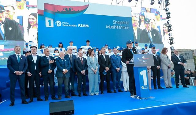 Berisha uron Papën e sapozgjedhur: Le t’i urojmë ne sukseset më të mëdha në misionin e tij hyjnor