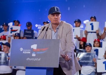 Anëtari i parlamentit britanik në takimin përmbyllës të PD-së: Fitorja është pranë! Mbështesni Partinë Demokratike për një të ardhme të madhe