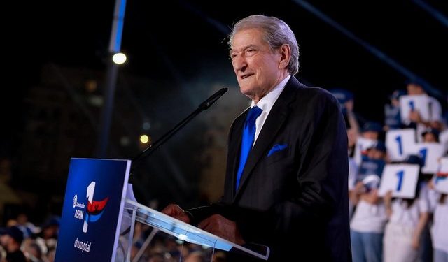 “Ne që anëtarësuam Shqipërinë në NATO, do anëtarësojmë Shqipërinë në BE”/ Berisha: Ne që përmbysim dikur një diktaturë, ne do përmbysim këtë diktaturë