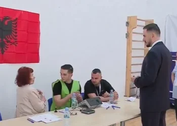 Rishfaqet pas 8 muajsh Ervin Salianji, voton në burgun e Fierit