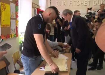 Berisha u bën thirrje qytetarëve: Votoni për të ardhmen e fëmijëve tuaj në këtë vend