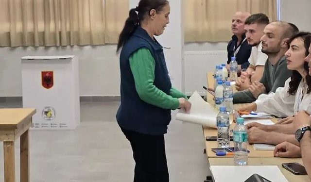 Përfundon orari zyrtar i votimit në Shqipëri