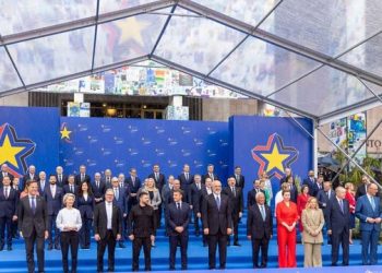 Shqipëria bën sikur punon, BE-ja bën sikur e beson