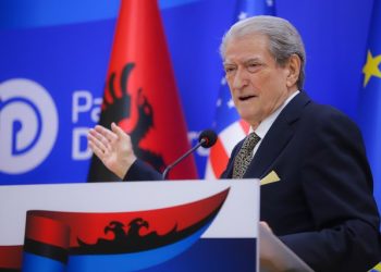 “Për Oltën, Rama i vë flakën gjysmës së grupit parlamentar”/ Berisha: Kërcënoi që të mos kërkojnë rinumërim se dalin lakrat në shesh