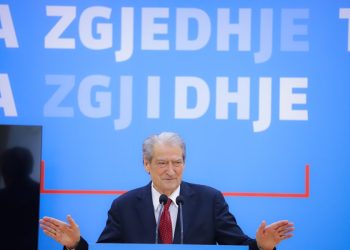 “Do t’u dërgohet të huajve”/ Berisha: Në 10 qershor gati raporti përfundimtar për farsën