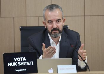 Skandali me votat e diasporës/ Celibashi bëhet palë me masakrën e Ramës: Votuesit kanë dërguar vetëm zarfin A…