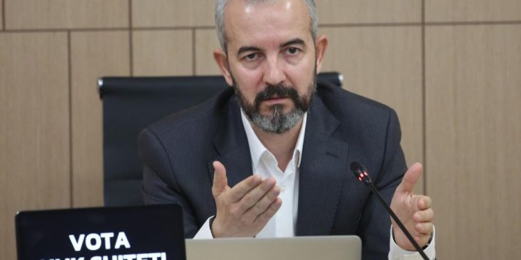 Skandali me votat e diasporës/ Celibashi bëhet palë me masakrën e Ramës: Votuesit kanë dërguar vetëm zarfin A…