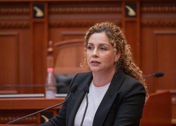 Pasi e amnistoi drejtësia me urdhër, Rama fut përsëri strategjiken Xhaçka në Parlament