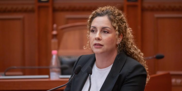 Pasi e amnistoi drejtësia me urdhër, Rama fut përsëri strategjiken Xhaçka në Parlament