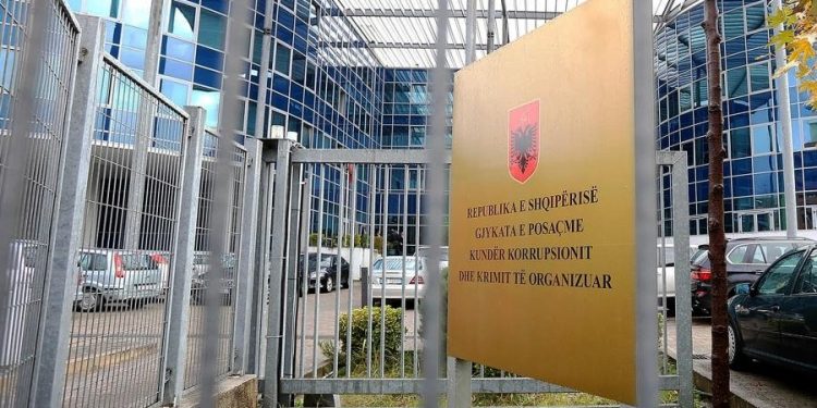 Hetimet për krime zgjedhore: SPAK kontrolle në Elbasan, sekuestrohen shuma parash